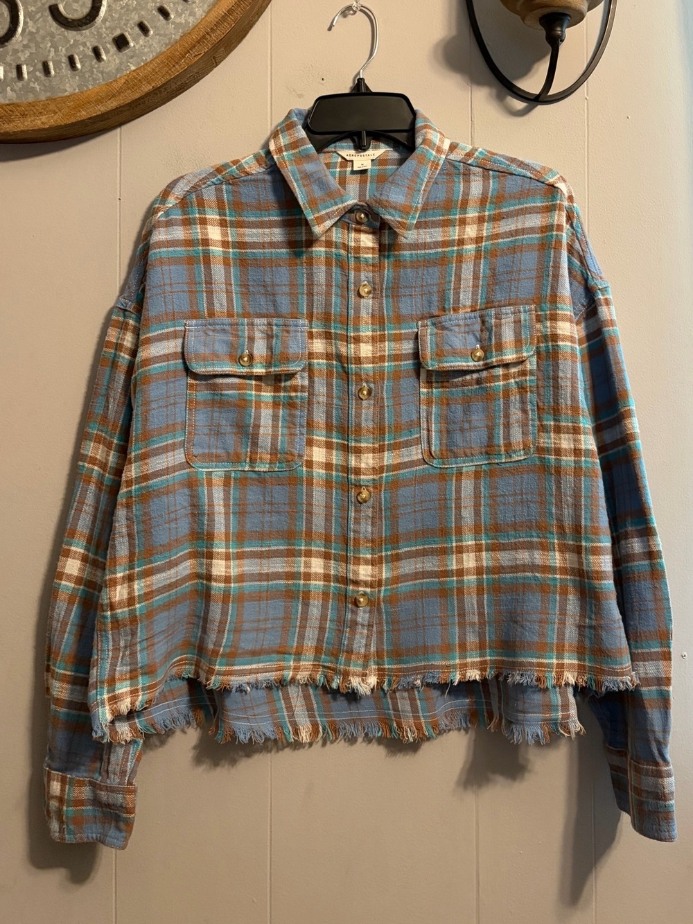 Women’s Blue Plaid Button-Front Flannel MFG Raw Edge Cropped
